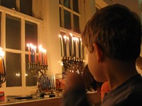 Hanukkah_candles_detail